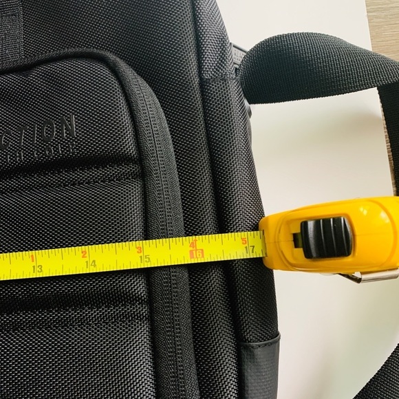 Kenneth Cole Reaction Laptop bag - Picture 8 of 9